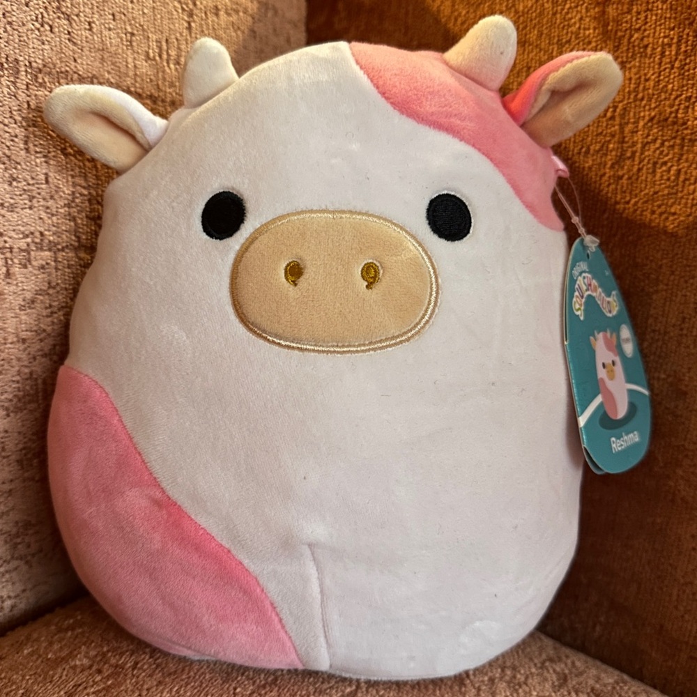 Squishmallows 8 in Reshma the Cow with BoxLunch Retail Special tag